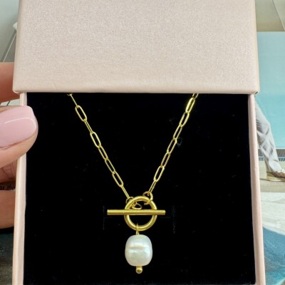 Collar con perla barroca presentado en caja de regalo AdoraVi