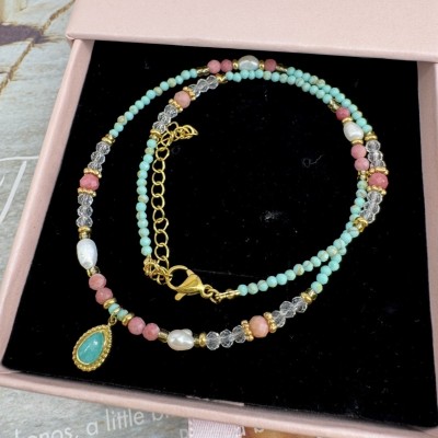 Collar artesanal de piedras naturales con cierre ajustable en acero inoxidable
