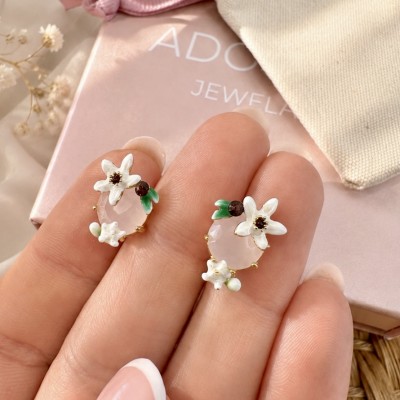 Pendientes florales románticos con piedra rosa y baño de oro, joya femenina artesanal