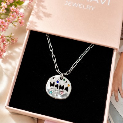 Collar Mamá plateado con circonitas de colores sobre caja regalo AdoraVi