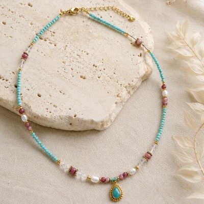Collar de turquesa, rodonita y perlas naturales con diseño boho elegante
