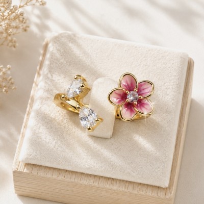 Anillo Flor Silvestre Ajustable con Cristales