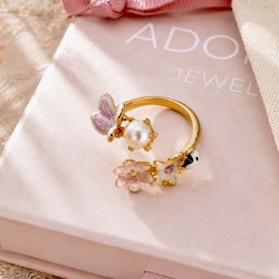 Anillo mariposa y flor dorado ajustable con perla sobre caja de joyería AdoraVi