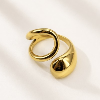 Anillo ajustable dorado de acero inoxidable con diseño moderno y acabado brillante
