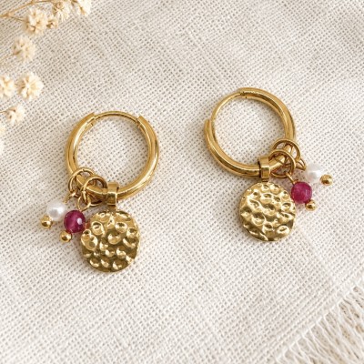 Pendientes amuleto de acero inoxidable con baño de oro, jade rojo y perla natural AdoraVi