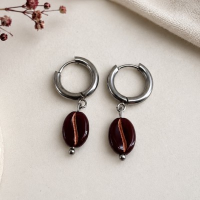 Pendientes de acero inoxidable plateados con colgante de grano de café.